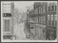 Amsterdam: Kalverstraat (bij de Munt). Op nr. 246 was de zaak van de firma  R.C. Meijer.