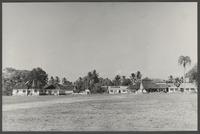 Java: Rangkasbitung, rechts de oude regentswoning, foto door Bert Vinkenborg