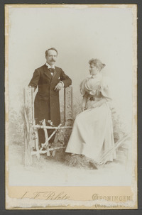 Portret van Pieter Jan Constant Eduard Douwes Dekker en zijn echtgenote Annetta G.D.D. Post van Leggelo