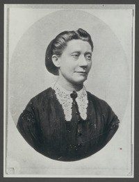 Portret van Tine Douwes Dekker-van Wijnbergen, reproductie