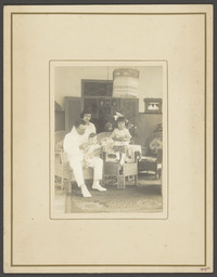Eduard (Wouter) Bernhold met vrouw en kinderen