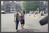 Amsterdam: Multatuli op de Torensluis, door Hans Bayens.