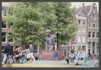 Amsterdam: Multatuli op de Torensluis, door Hans Bayens, foto Hans Lippe
