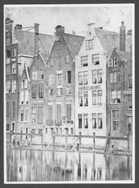 Amsterdam: het Bible Hotel aan het Damrak, later is hier de Effectenbeurs gebouwd