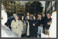 Amsterdam: Onthulling van de gedenkplaat in de gevel van Lauriergracht 37