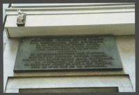 Brussel: gedenksteen in de gevel van Arenbergstraat 52, waar eerder hotel Au Prince Belge stond