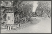 Java: oude grenspaal tussen de districten Pandeglang en Lebak, foto door Bert Vinkenborg